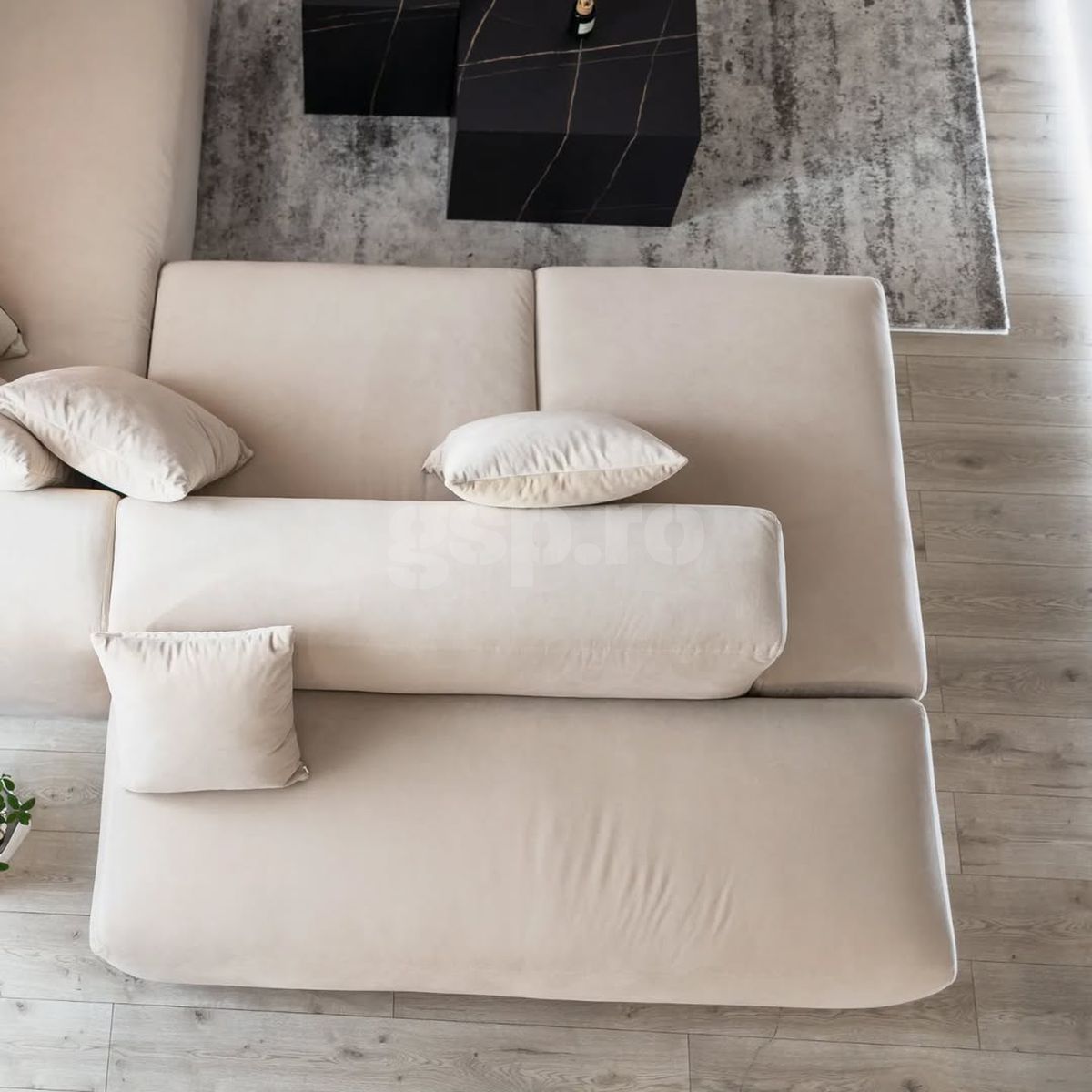 Cum arată penthouse-ul lui Dennis Man din Arad, în care a investit salariul său la Parma pe o lună: „Și-a dorit mereu să fie discret”