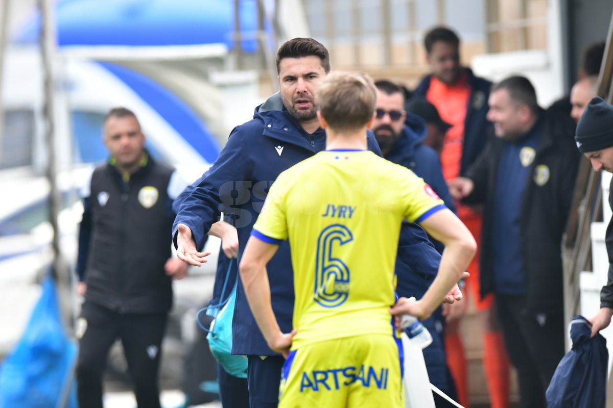 Jucătorul lui Mutu, pe picior de plecare de la Petrolul » Am aflat toate detaliile mutării: câți bani cer ploieștenii