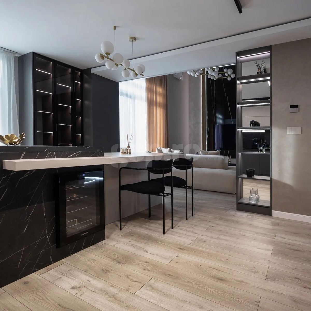 Cum arată penthouse-ul lui Dennis Man din Arad, în care a investit salariul său la Parma pe o lună: „Și-a dorit mereu să fie discret”