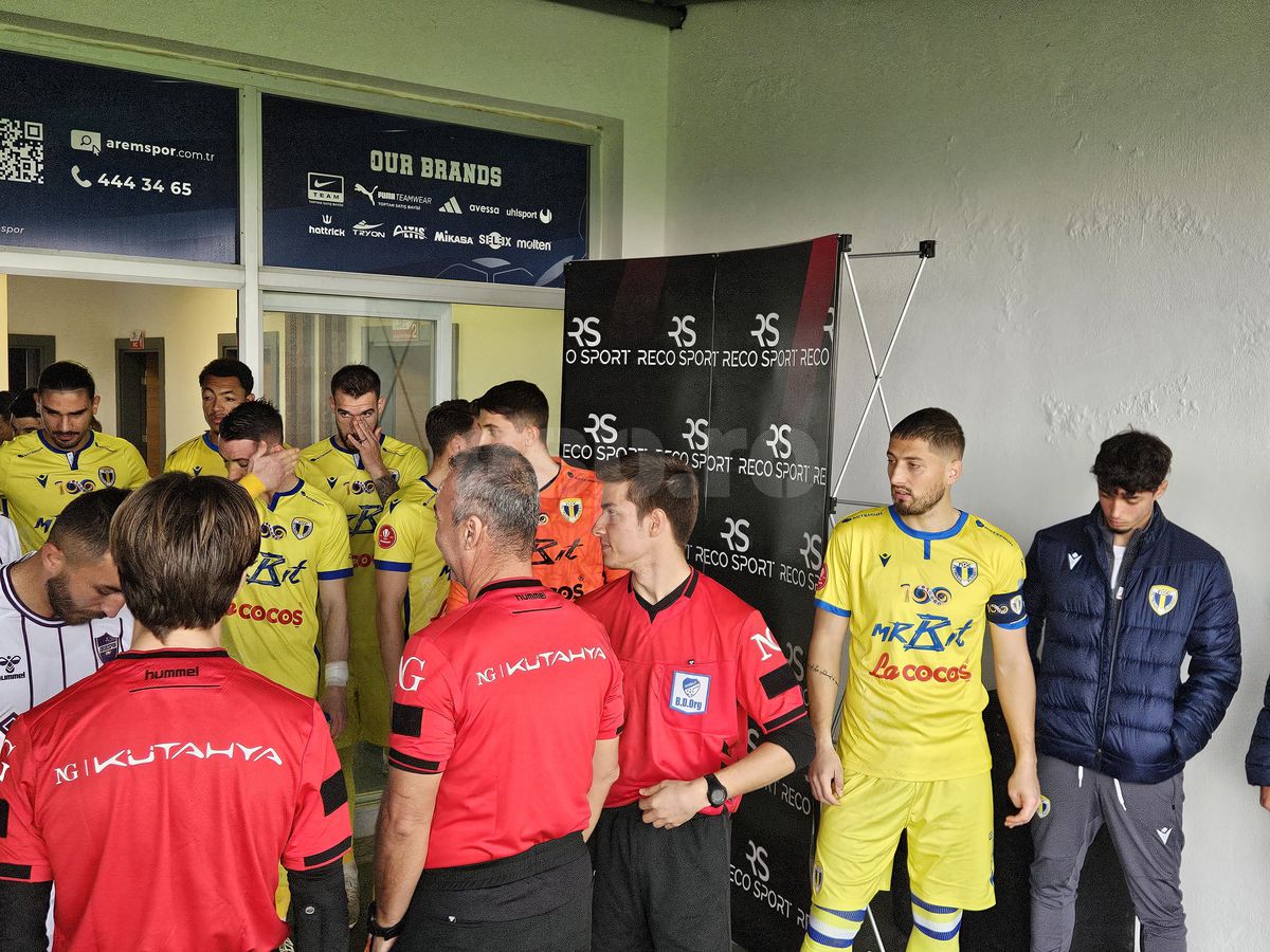 Adrian Mutu, show în prima conferință la Ploiești: „Nu-l aduceam pentru că e frumușel!”