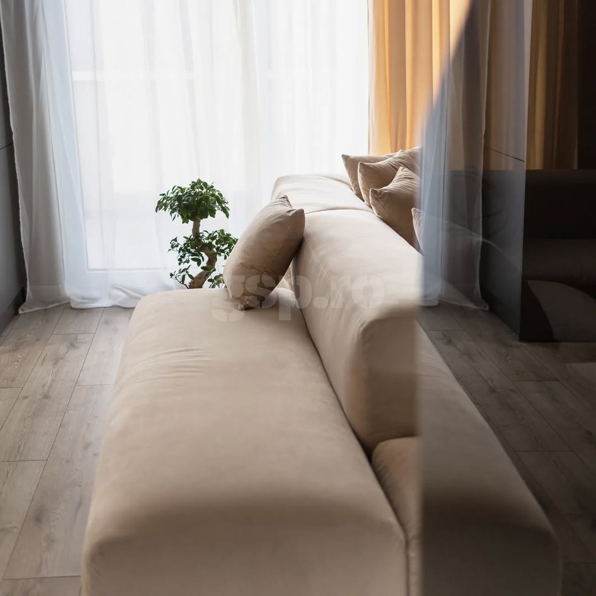 Cum arată penthouse-ul lui Dennis Man din Arad, în care a investit salariul său la Parma pe o lună: „Și-a dorit mereu să fie discret”