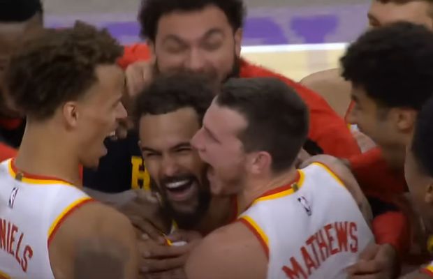 O nouă seară spectacol în NBA » Trae Young, aruncare câștigătoare de la centrul terenului, în ultima secundă a meciului