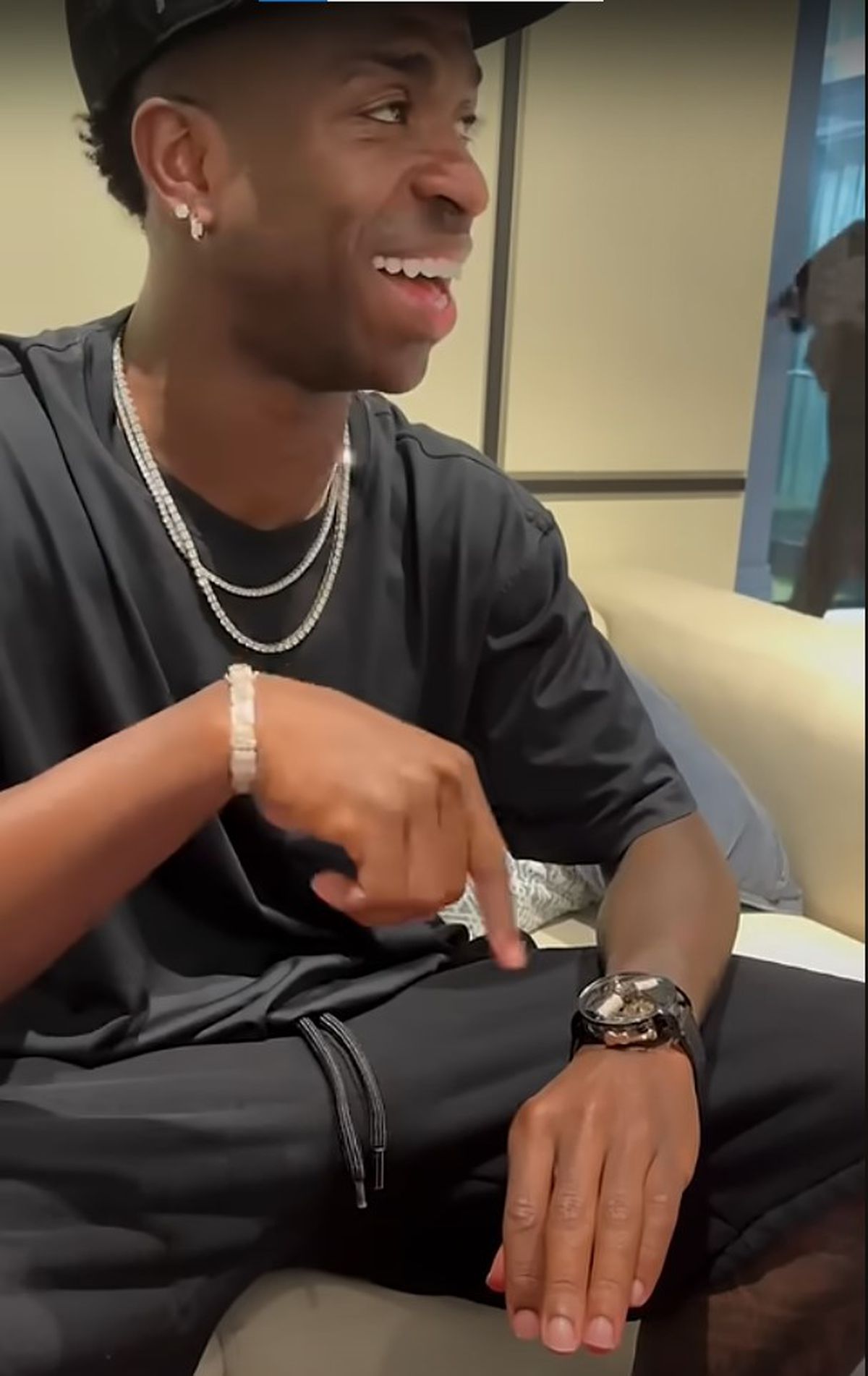 Vinicius Jr. și-a prezentat bijuteria primită de Anul Nou » A costat 500.000 de euro