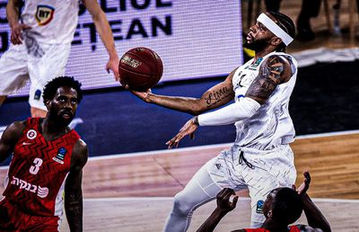 Eșec dezamăgitor pentru U-BT Cluj-Napoca, într-un meci important în cursa pentru play-off » Alb-negrii, dominați total în ultimul sfert