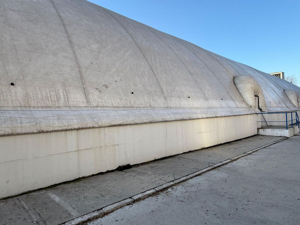 GSP.ro a vizitat balonul de care s-a plâns David Popovici: „Mi-ar fi rușine să-i aduc aici pe adversarii mei” » Imaginile surprinse la „Lia Manoliu”