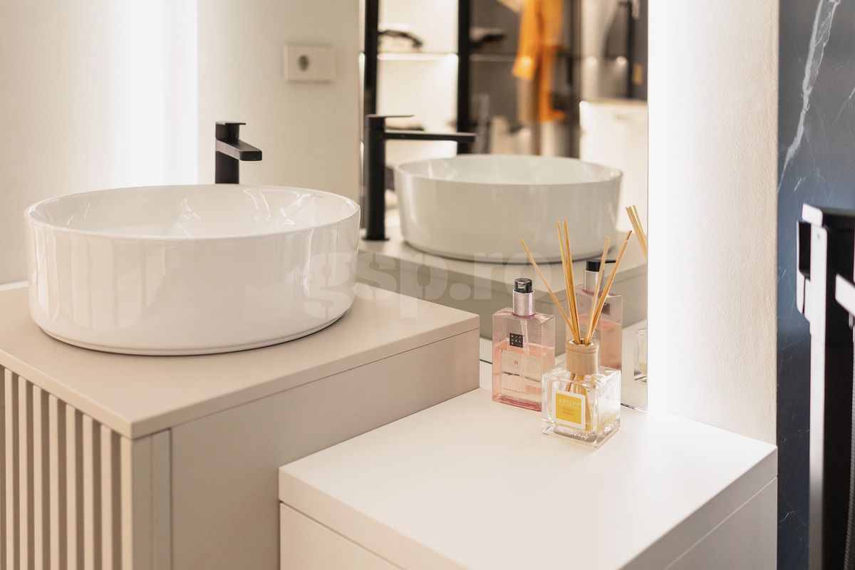 Cum arată penthouse-ul lui Dennis Man din Arad, în care a investit salariul său la Parma pe o lună: „Și-a dorit mereu să fie discret”