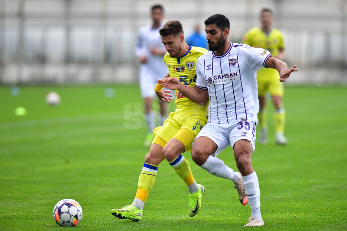 Adrian Mutu, show în prima conferință la Ploiești: „Nu-l aduceam pentru că e frumușel!”