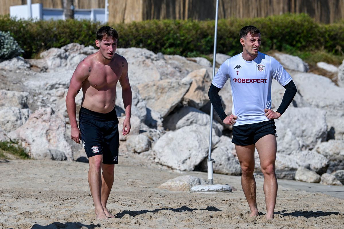 „Survivor Dubai” ediția 2025 » La ce îi supune Marius Șumudică pe rapidiști în cantonament: imaginile au apărut pe Facebook