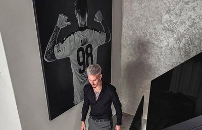 Cum arată penthouse-ul lui Dennis Man din Arad, în care a investit salariul său la Parma pe o lună: „Și-a dorit mereu să fie discret”