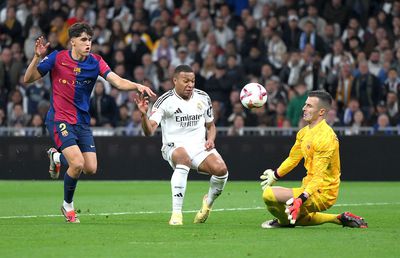 Urma să fie titular la Barcelona în această seară, dar Flick l-a pedepsit! Ce s-a întâmplat în Jeddah