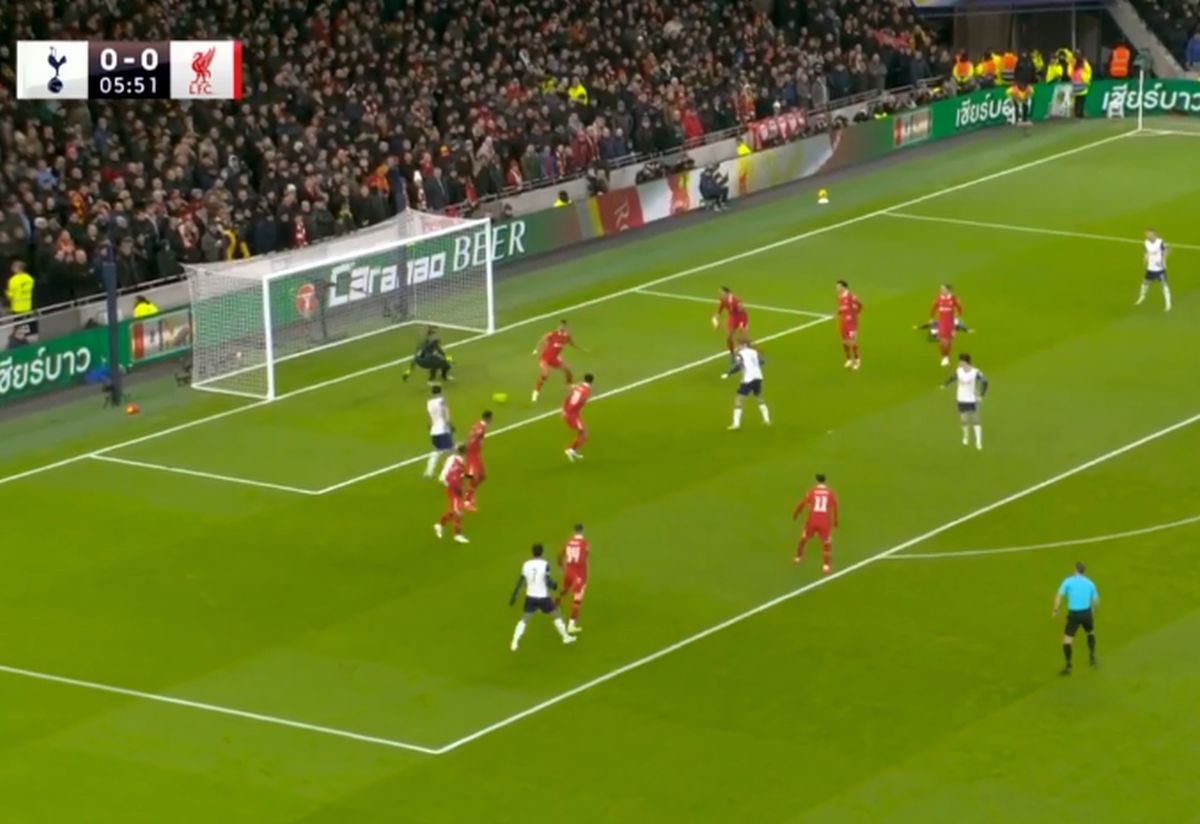 Scene tulburătoare în Tottenham - Liverpool: 9 minute de întrerupere, după ce colegul lui Drăgușin s-a prăbușit pe gazon