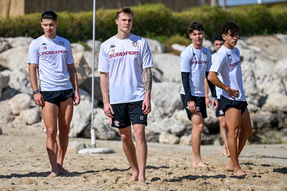 „Survivor Dubai” ediția 2025 » La ce îi supune Marius Șumudică pe rapidiști în cantonament: imaginile au apărut pe Facebook