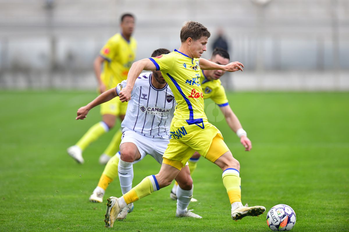 Adrian Mutu, show în prima conferință la Ploiești: „Nu-l aduceam pentru că e frumușel!”