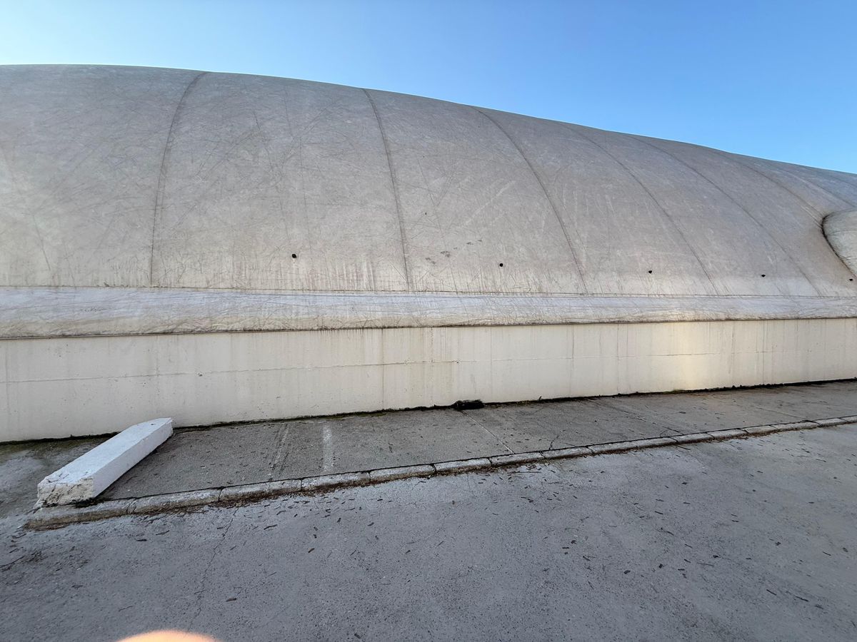 GSP.ro a vizitat balonul de care s-a plâns David Popovici: „Mi-ar fi rușine să-i aduc aici pe adversarii mei” » Imaginile surprinse la „Lia Manoliu”