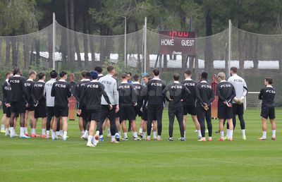 FCSB, antrenament în efectiv complet » Moment amuzant cu Ngezana în prim-plan