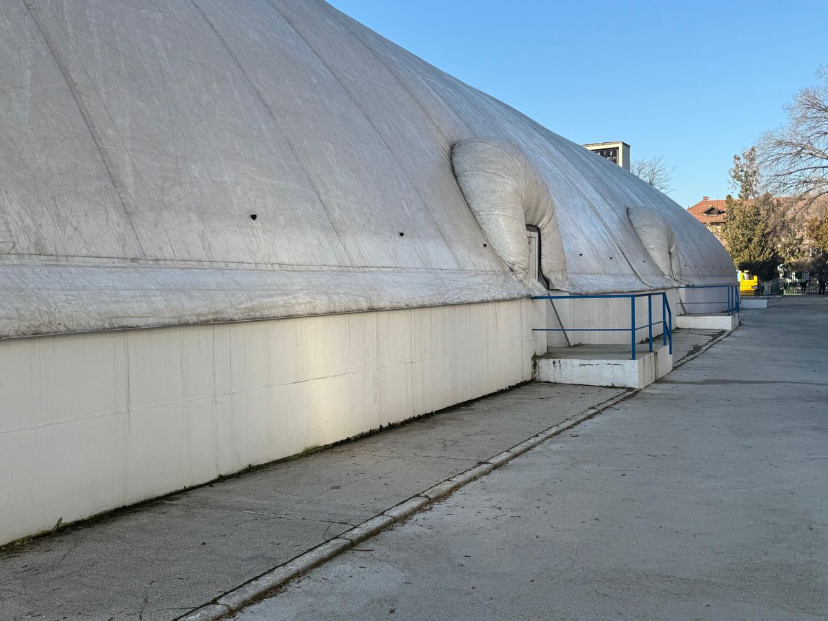 GSP.ro a vizitat balonul de care s-a plâns David Popovici: „Mi-ar fi rușine să-i aduc aici pe adversarii mei” » Imaginile surprinse la „Lia Manoliu”