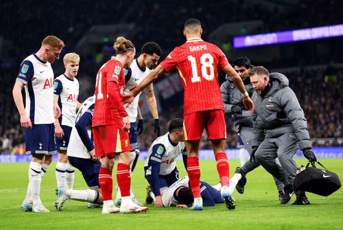 Rodrigo Bentancur s-a prăbușit pe gazon în Tottenham - Liverpool // foto: Guliver/gettyimages