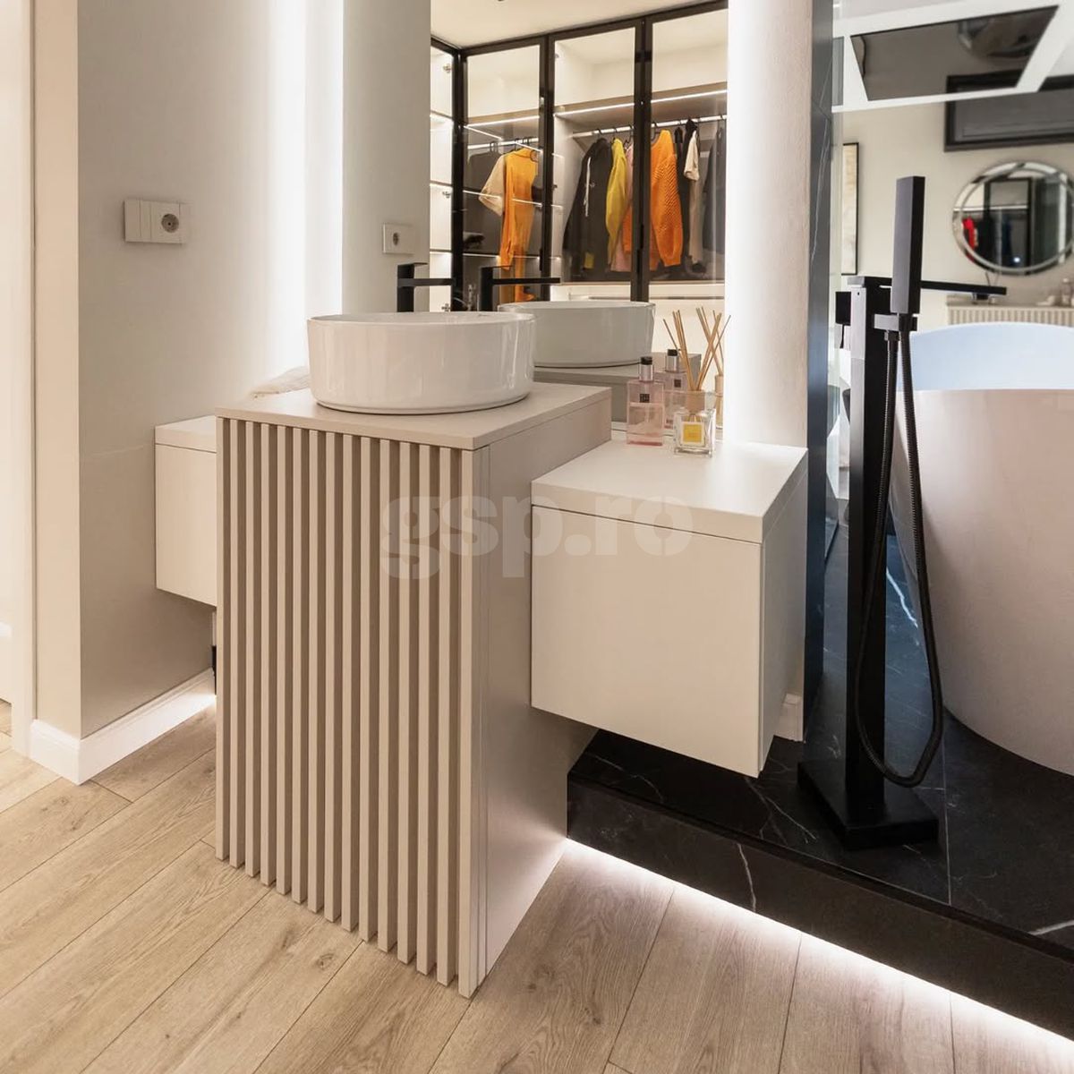 Cum arată penthouse-ul lui Dennis Man din Arad, în care a investit salariul său la Parma pe o lună: „Și-a dorit mereu să fie discret”