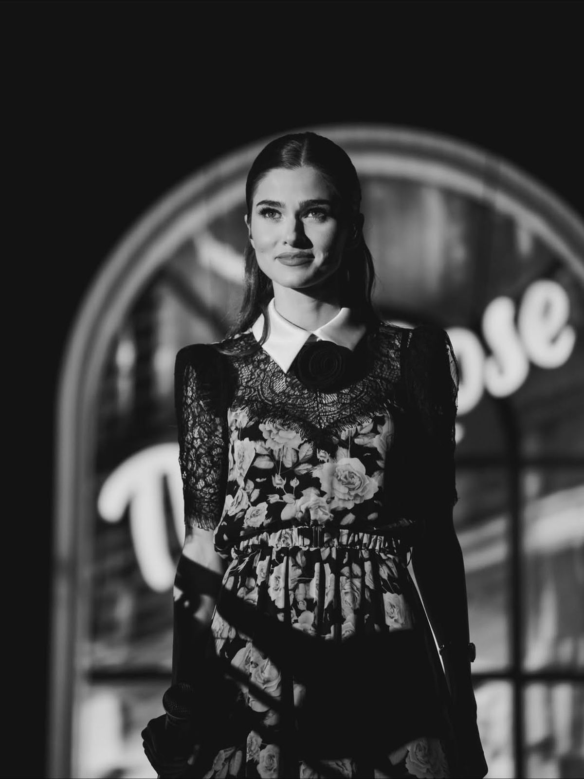 Cântăreața Theo Rose, melodie specială pentru „tricolori” înainte de meciul României: „Două fire, două paie, luați Belgia la bătaie!”