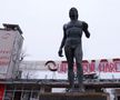 Statuia lui Ivan Patzaichin, amplastă chiar în fața stadionului din șoseaua Ștefan cel Mare / FOTO: Andrei Furnigă (GSP)