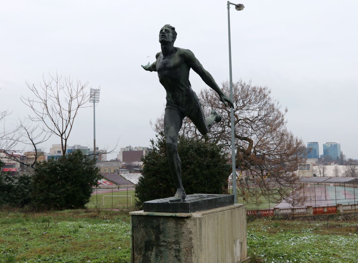 Statuile de la Dinamo » Legendele din „Olimpul” clubului, la loc de cinste în complex