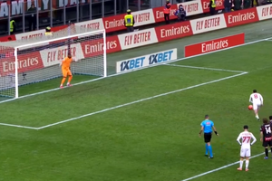 Scene incredibile în AC Milan - Genoa: Nicolae Stanciu a avut victoria în gheată, dar a bătut LAMENTABIL penalty-ul din minutul 90+9!