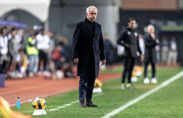 Mourinho a dat de pământ cu jucătorii! Fanii sunt indignați: „După hotel, construiți un bordel!”