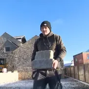 Charlie Manby, revelația din darts, s-a întros pe șantier / foto: captură itv.com