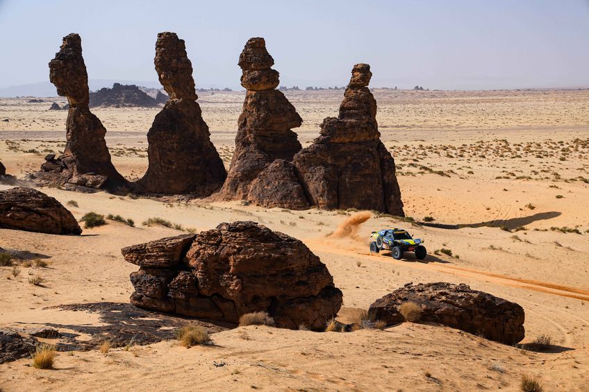 FOTO Dacia, pe podium în Raliul Dakar » Câștigătorul din 2025 a abandonat competiția