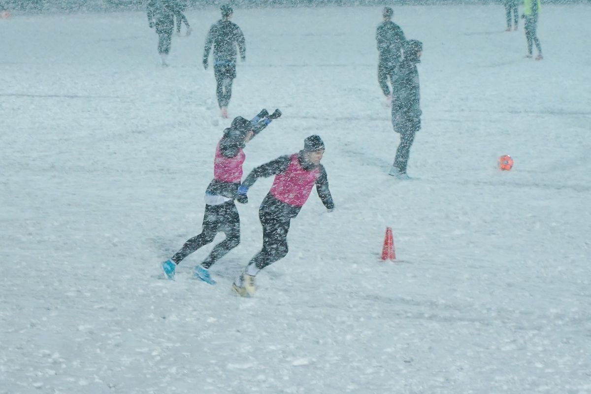 În așteptarea transferurilor, Farul a fost prinsă de ninsoare » Imagini din cantonament