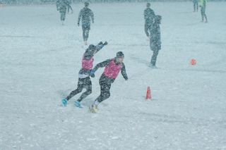 În așteptarea transferurilor, Farul a fost prinsă de ninsoare » Imagini din cantonament