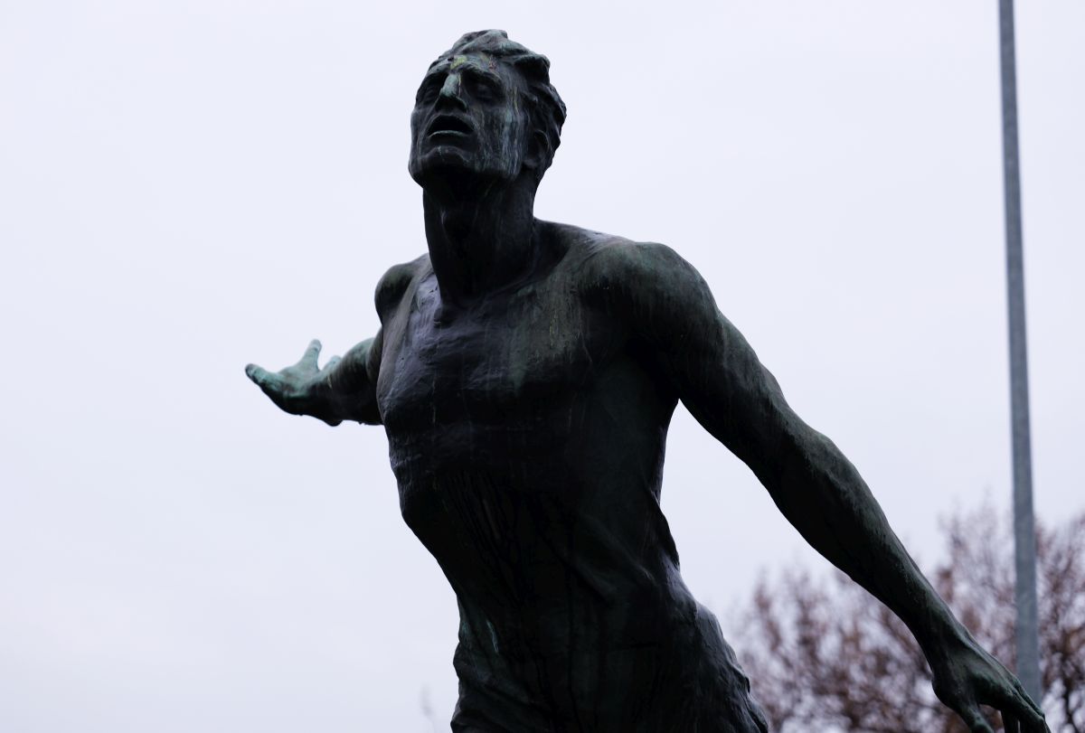 Statuile de la Dinamo » Legendele din „Olimpul” clubului, la loc de cinste în complex