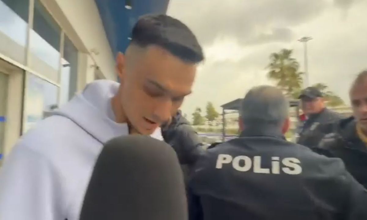 Scandal la plecarea lui Șut din Antalya! Ce a apucat să spună fotbalistul, în timp ce un reporter român era bruscat de polițiști