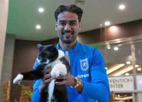 „Îmi doresc să nu prindă FCSB play-off-ul!” » Ștefan Baiaram, despre lupta la titlu, conflictul cu Rădoi, mașina la care visează și o pasiune nebănuită: „Chiar mă pricep”