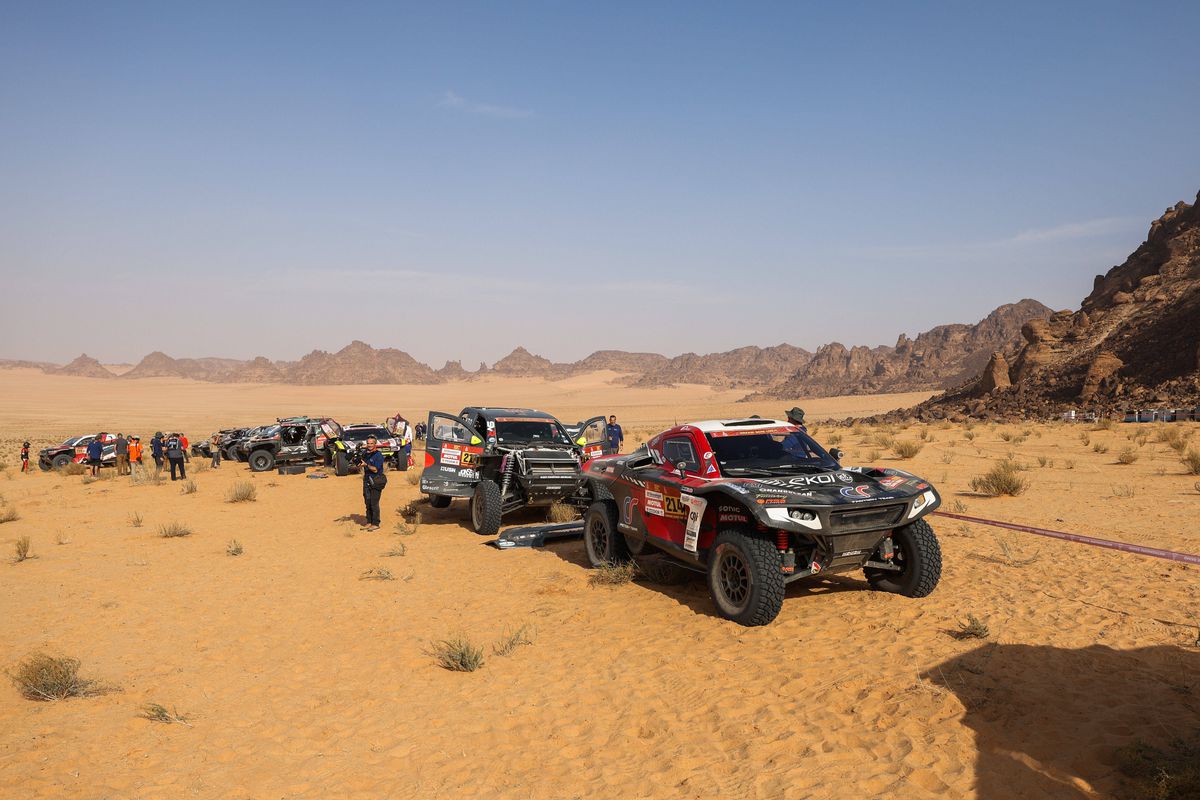 Dacia, pe podium în Raliul Dakar » Câștigătorul din 2025 a abandonat competiția