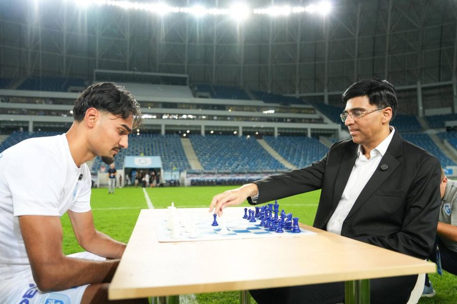 „Îmi doresc să nu prindă FCSB play-off-ul!” » Ștefan Baiaram, despre lupta la titlu, conflictul cu Rădoi, mașina la care visează și o pasiune nebănuită: „Chiar mă pricep”