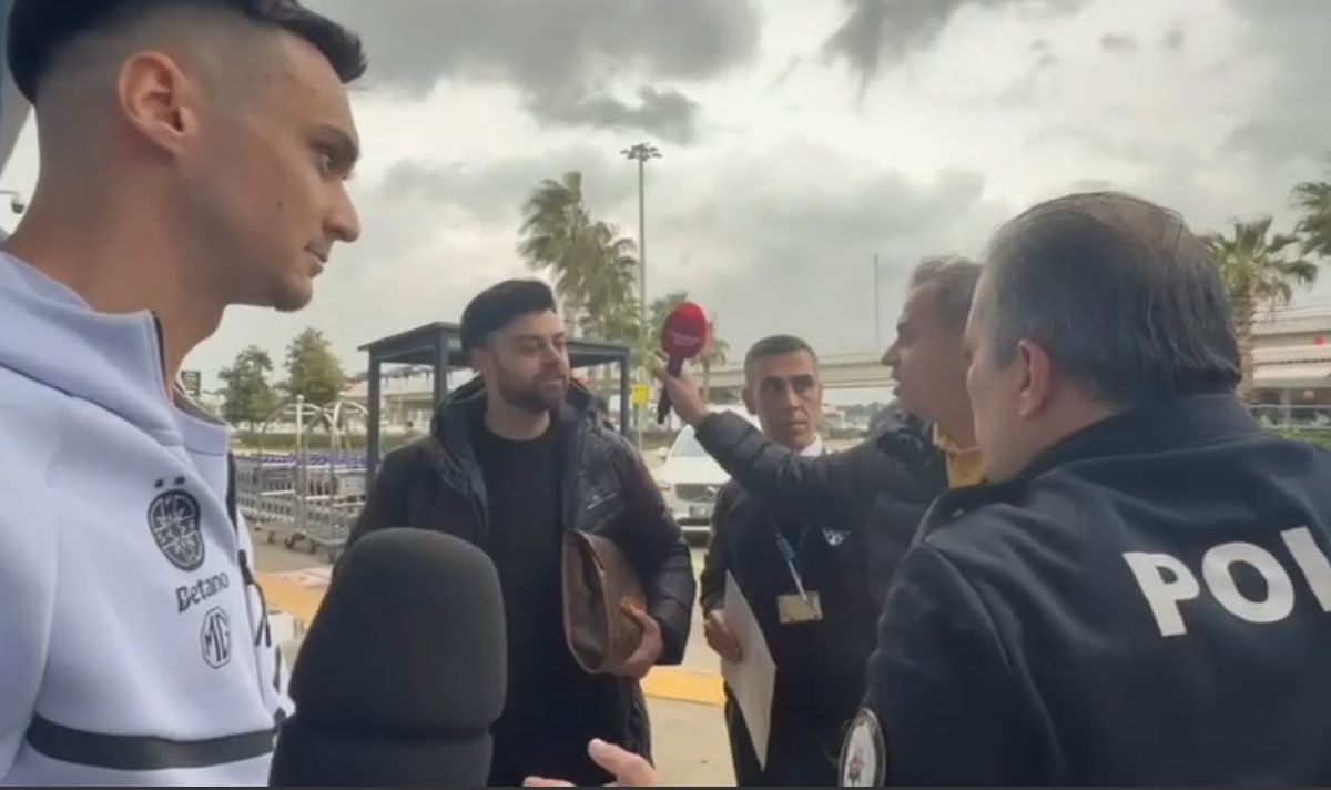 Scandal la plecarea lui Șut din Antalya! Ce a apucat să spună fotbalistul, în timp ce un reporter român era bruscat de polițiști
