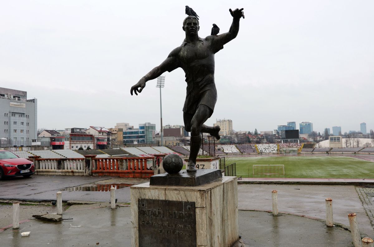 Statuile de la Dinamo » Legendele din „Olimpul” clubului, la loc de cinste în complex