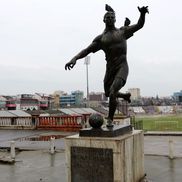 Statuia regretatului Cătălin Hîldan / FOTO: Andrei Furnigă (GSP)
