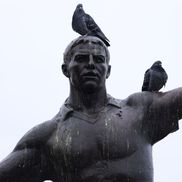 Statuia regretatului Cătălin Hîldan / FOTO: Andrei Furnigă (GSP)