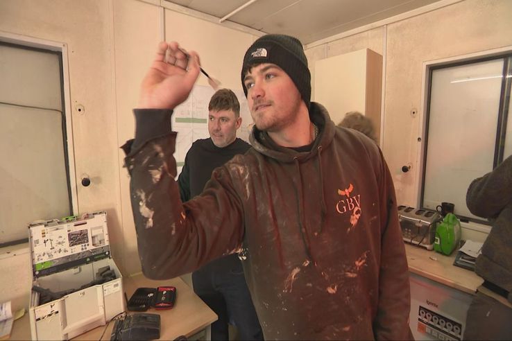 Charlie Manby, revelația din darts, s-a întros pe șantier / foto: captură itv.com