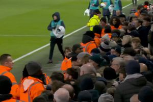 Șocant! Coechipierul lui Drăgușin a provocat un suporter la bătaie