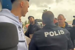 Scandal la plecarea lui Șut din Antalya! Ce a apucat să spună fotbalistul, în timp ce un reporter român era bruscat de polițiști