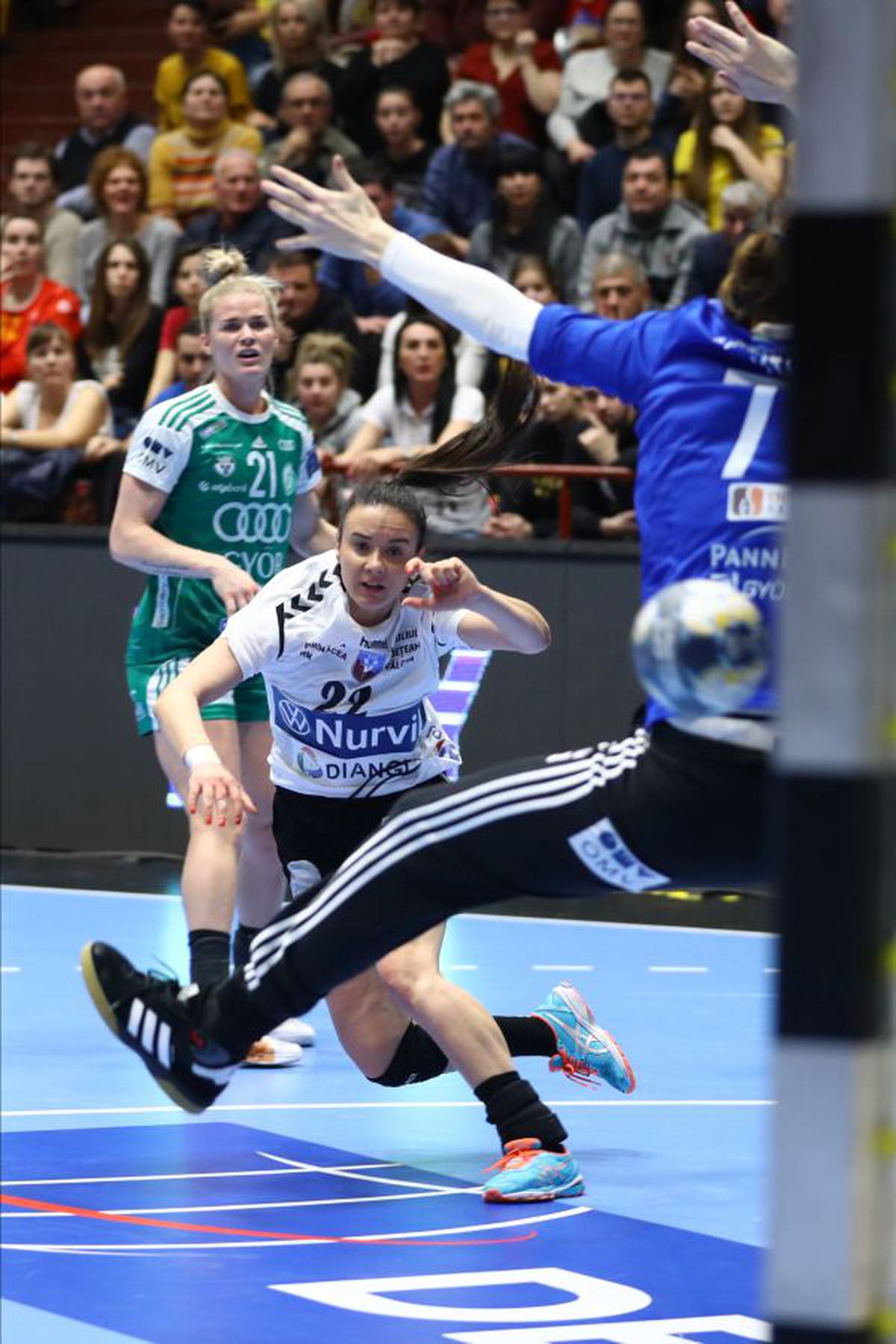 SCM RM. VÂLCEA - GYOR 20-29 // VIDEO+FOTO Fără scăpare! Campioana României a fost învinsă de Gyor în grupele Ligii Campionilor