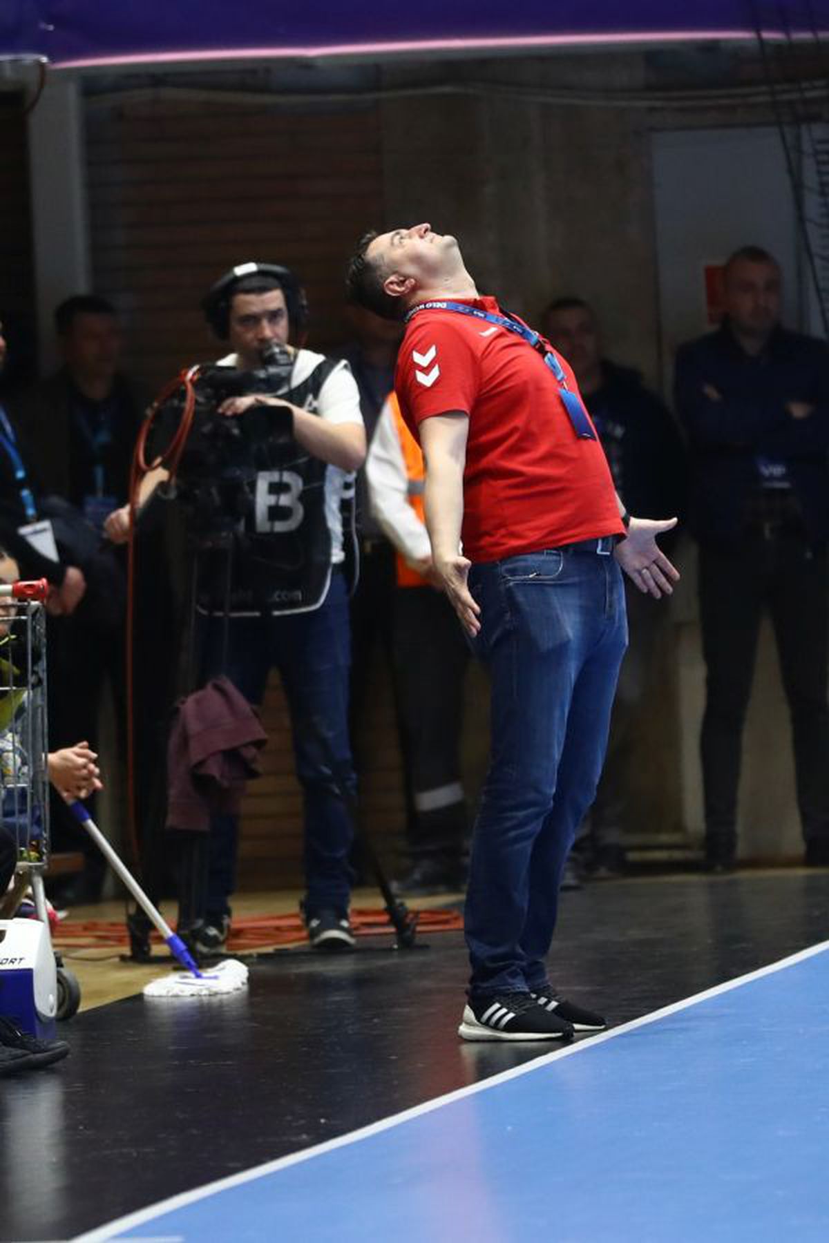 SCM RM. VÂLCEA - GYOR 20-29 // VIDEO+FOTO Fără scăpare! Campioana României a fost învinsă de Gyor în grupele Ligii Campionilor