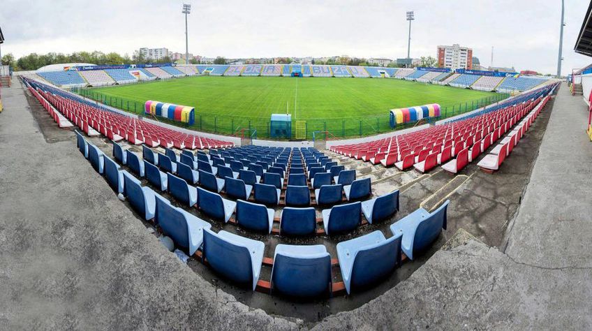 Arena din Buzău are un gazon de bună calitate, o capacitate de 12.000 de locuri, toate pe scaune și e dotată cu instalație de nocturnă