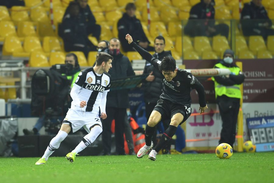 Valentin Mihăilă, în meciul Parma - Bologna 0-3 (foto: Imago) Valentin Mihăilă, în meciul Parma - Bologna 0-3 (foto: Imago)