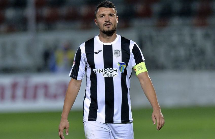 Constantin Budescu, 31 de ani, și-a aflat pedeapsa după cartonașul roșu primit în această rundă din Liga 1. Sancțiunea rămâne valabilă și în Arabia Saudită, noua destinație a mijlocașului ofensiv.