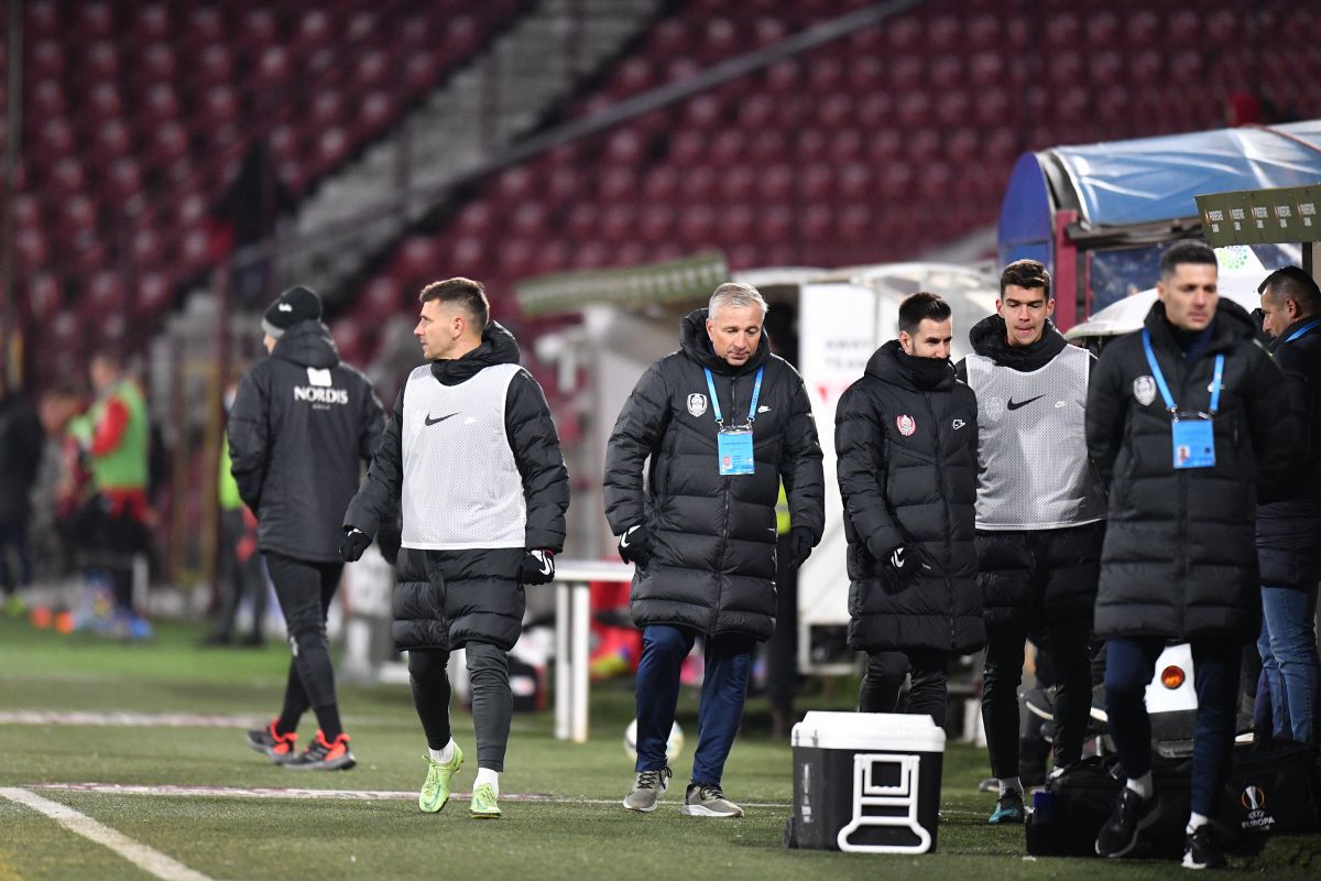 CFR Cluj a cerut penalty în începutul reprizei secunde » Sorin Costreie a lăsat jocul să curgă