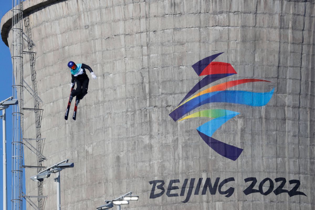 „Sincer, ce căutăm noi aici?” » Pârtie de schi în combinatul siderurgic: imaginile de la Beijing care au făcut înconjurul internetului